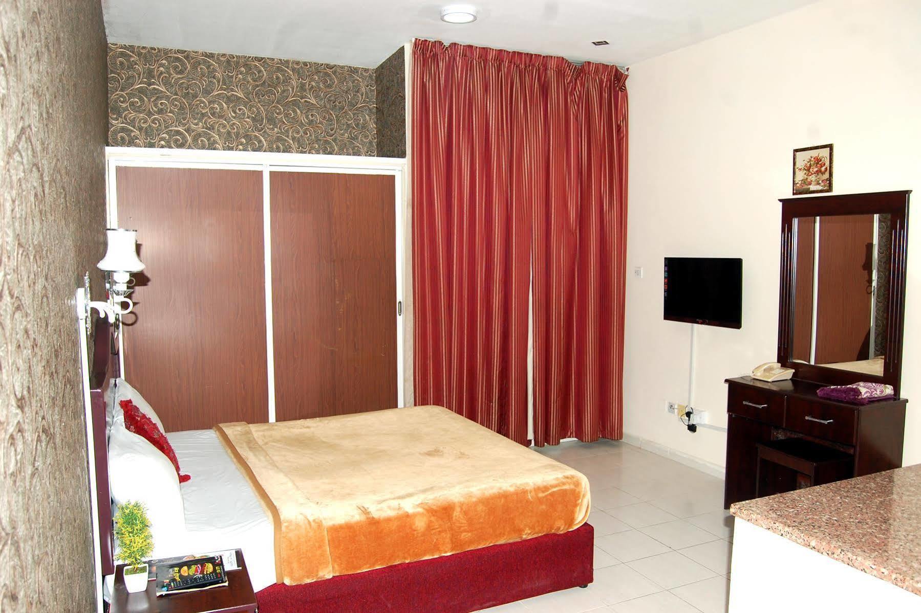 Al Ferdous Hotel Apartment Şarja Dış mekan fotoğraf